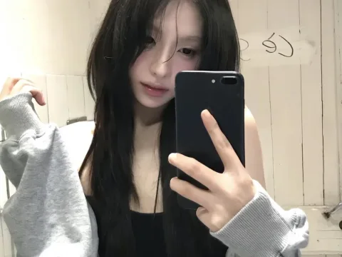 Watch Gigi UwU Offline Adult Webcam Show - Free Sex Cam Stream