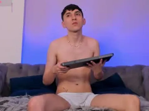 Watch APOLO KING Offline Adult Webcam Show from Colombia - Free Sex Cam Stream