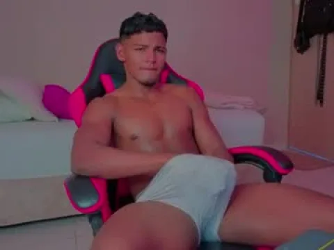 Watch hugo Live Adult Webcam Show from Colombia - Free Sex Cam Stream