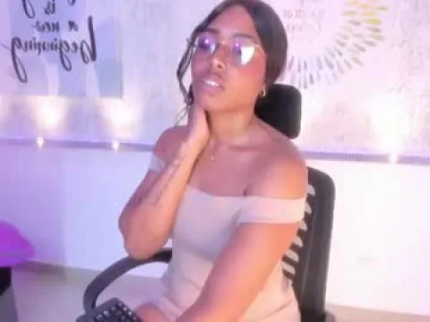 Watch SAYANNA Offline Adult Webcam Show from Colombia - Free Sex Cam Stream