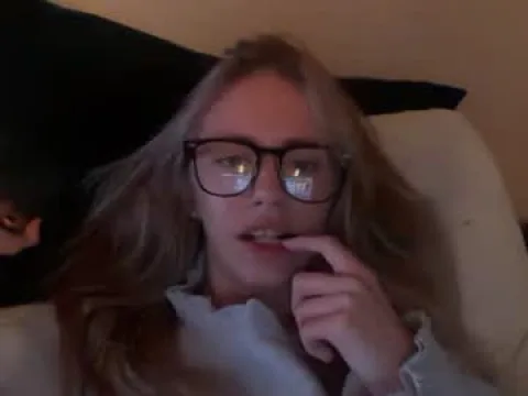 Watch Petitegirl777 Offline Adult Webcam Show from United States - Free Sex Cam Stream