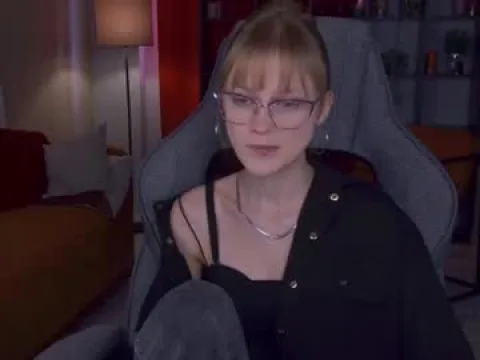 Watch sharKira Offline Adult Webcam Show - Free Sex Cam Stream