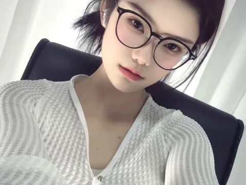 Watch Yanzi520 Live Adult Webcam Show - Free Sex Cam Stream