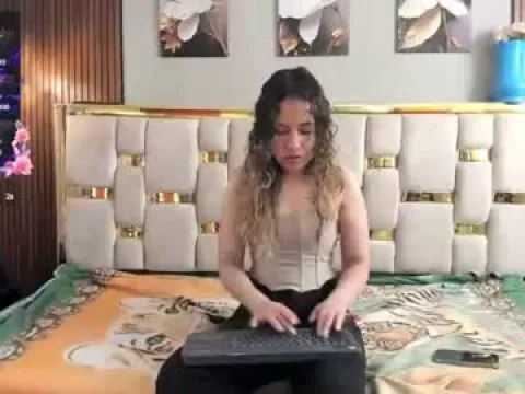 Watch Violet Hiill Offline Adult Webcam Show from Colombia - Free Sex Cam Stream