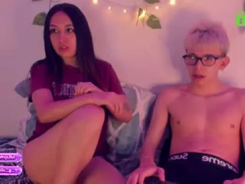 Watch AndyandMIla Offline Adult Webcam Show from Colombia - Free Sex Cam Stream