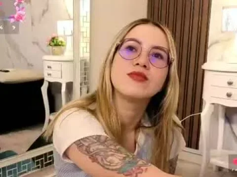 Watch Annyhathaway Live Adult Webcam Show from Colombia - Free Sex Cam Stream
