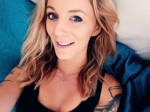 Watch Heyitsmee33 Live Adult Webcam Show - Free Sex Cam Stream