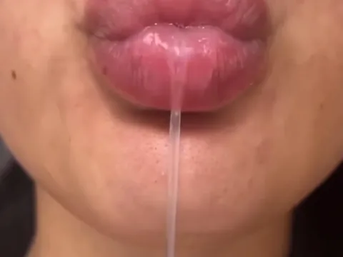 Watch -The Bee- Offline Adult Webcam Show - Free Sex Cam Stream