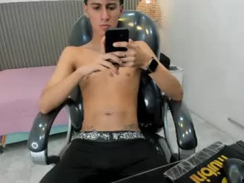 Watch THEO WHITE Offline Adult Webcam Show from Colombia - Free Sex Cam Stream