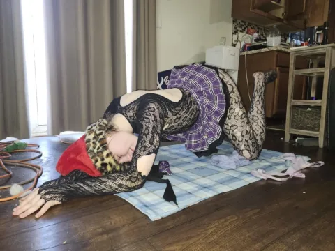Watch AverageRose Live Adult Webcam Show - Free Sex Cam Stream