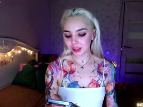 Watch LilliMoore Live Adult Webcam Show - Free Sex Cam Stream