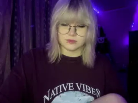 Watch hellokinki Offline Adult Webcam Show - Free Sex Cam Stream